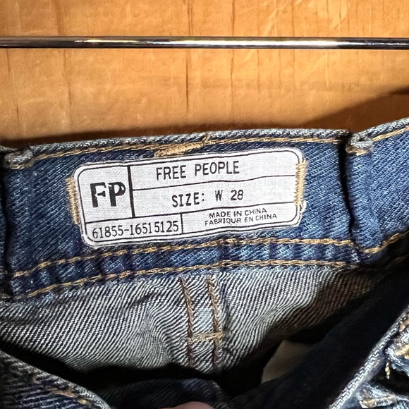 Dark wash, Cut off shorts - Picture 2 of 2